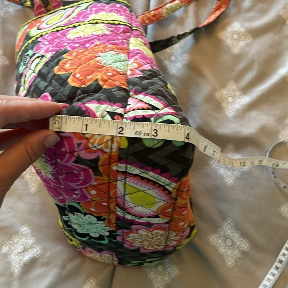 Vera Bradley Tote Bag, Measurements in Photos - Picture 8 of 8